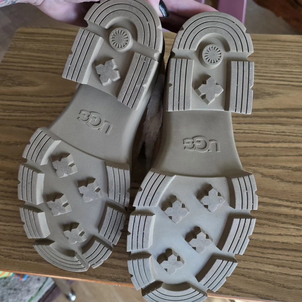 UGG Tan Winter Boots with Cream Fur Trim - Picture 5 of 6